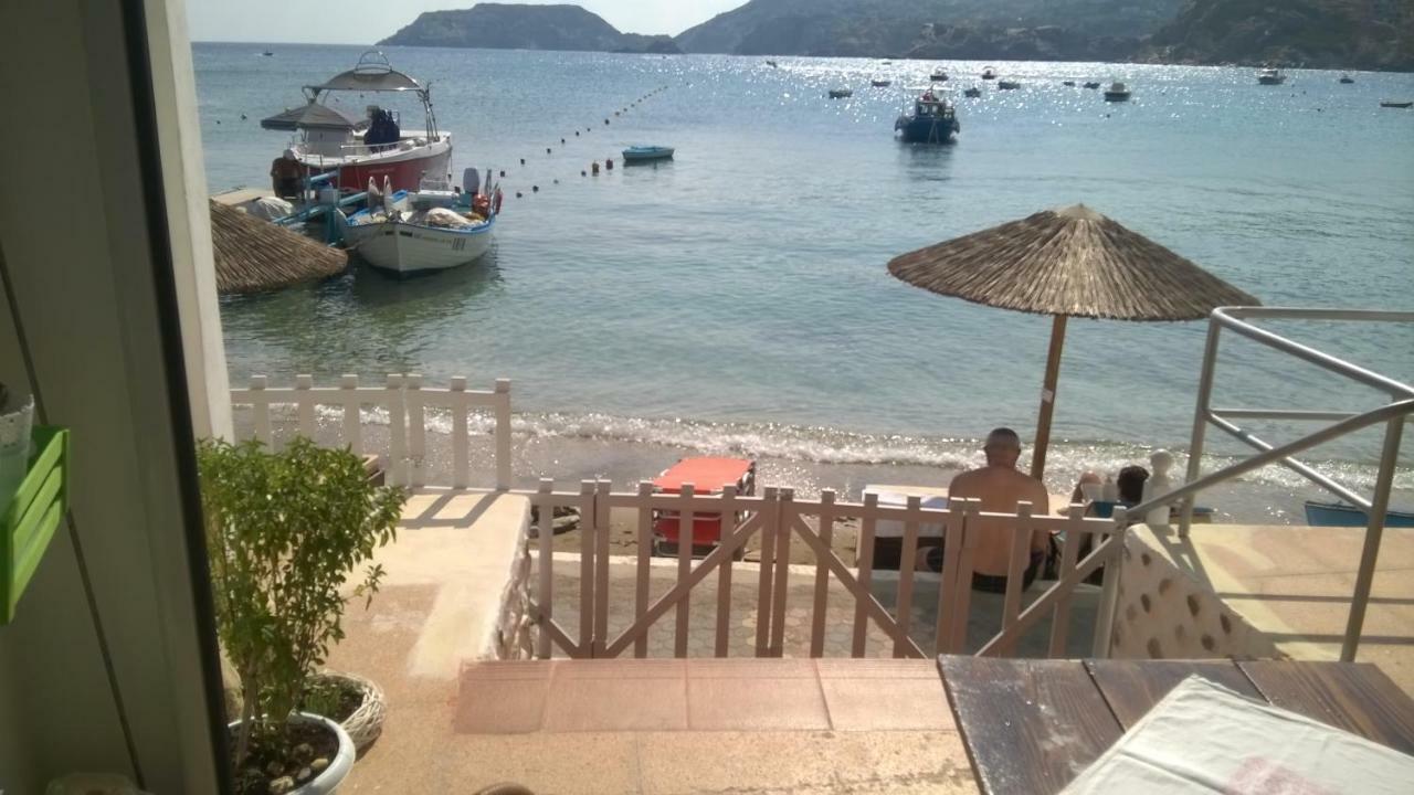Komissa΄S Beach House Agia Pelagia  Esterno foto