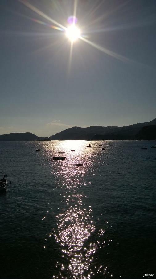 Komissa΄S Beach House Agia Pelagia  Esterno foto