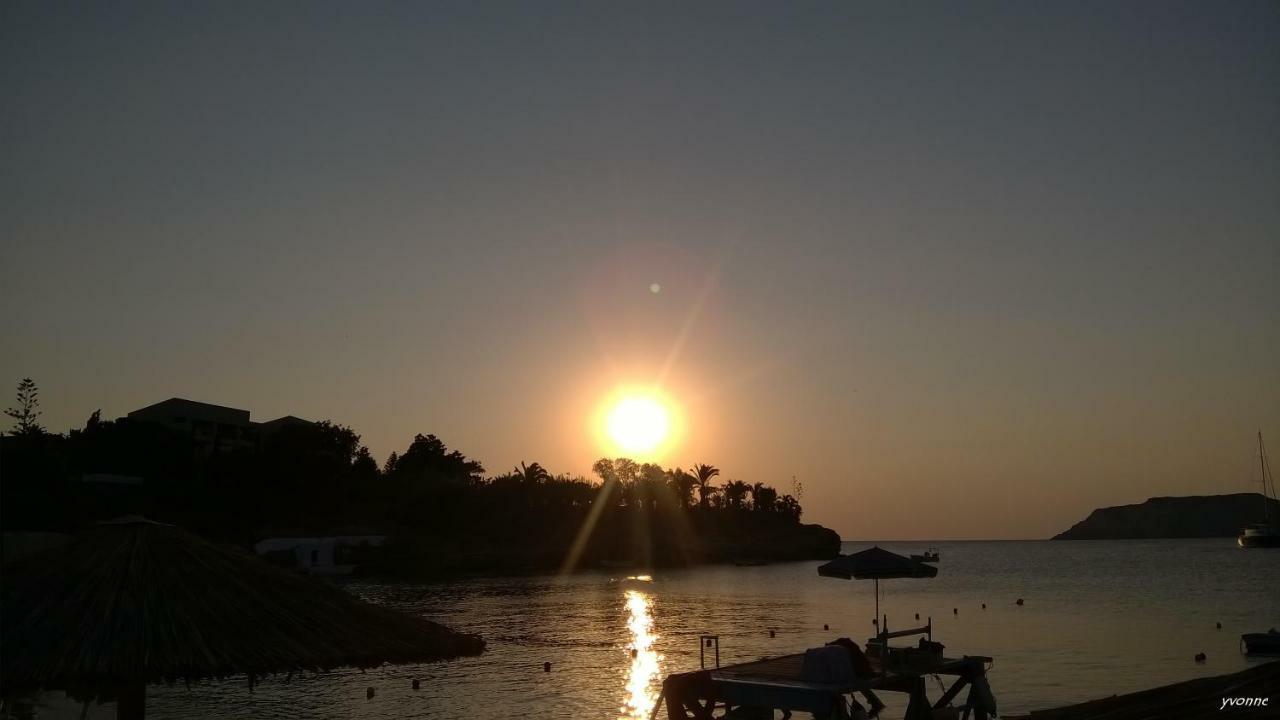 Komissa΄S Beach House Agia Pelagia  Esterno foto
