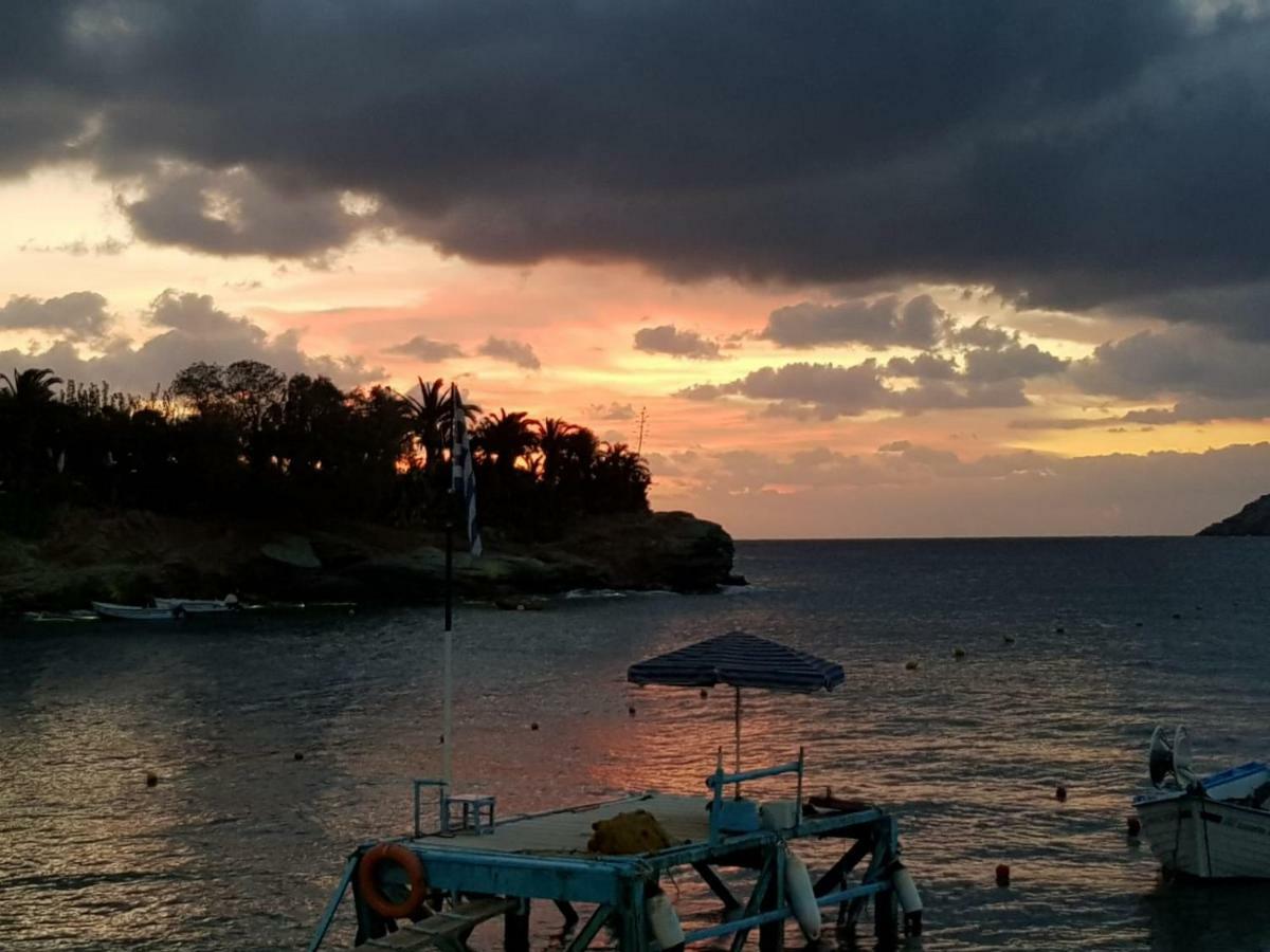 Komissa΄S Beach House Agia Pelagia  Esterno foto